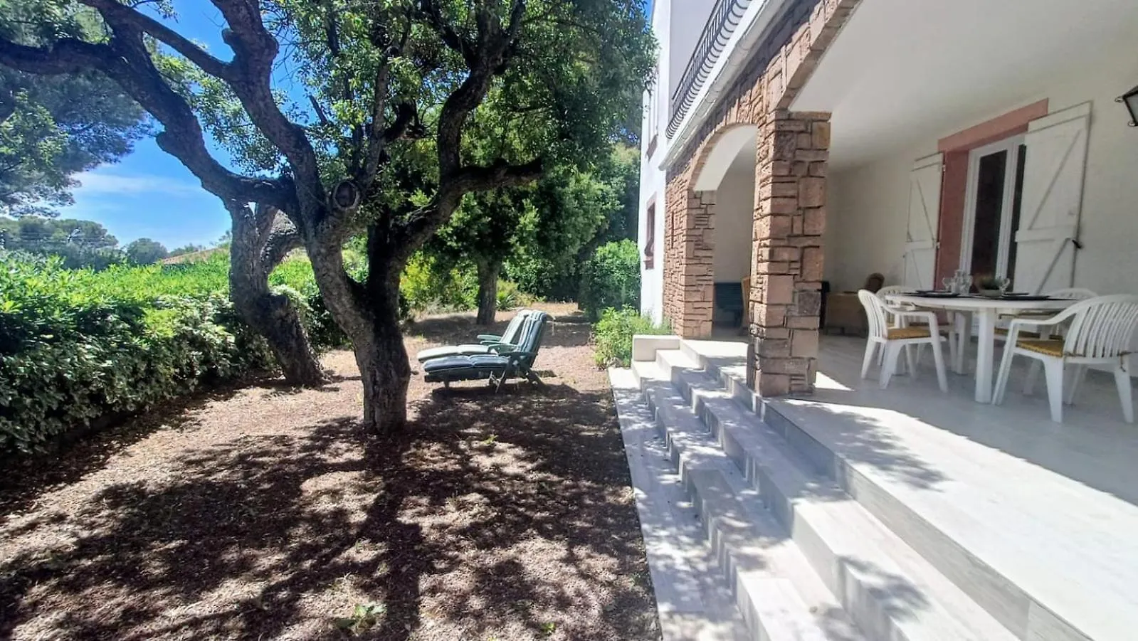 Beau Rez-De-Jardin A Boulouris Apartman Saint-Raphaël Franciaország